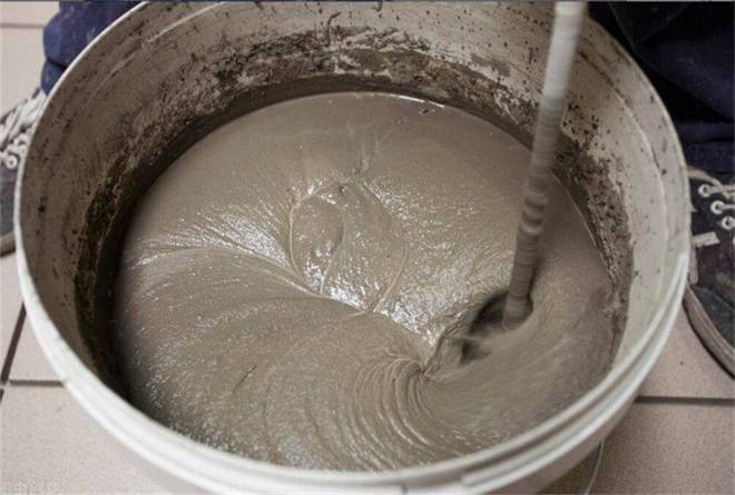 铺瓷砖时工人说用瓷砖胶比水泥砂浆好？别轻信八成想坑你！(图2)