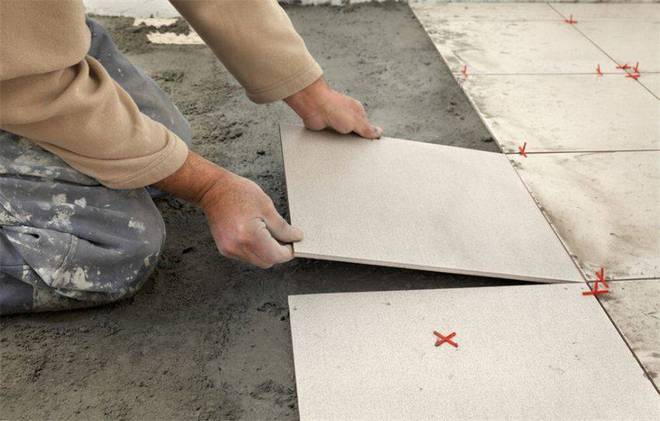 铺瓷砖时工人说用瓷砖胶比水泥砂浆好？别轻信八成想坑你！(图4)