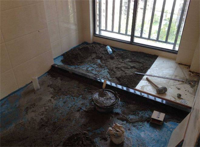 铺瓷砖时工人说用瓷砖胶比水泥砂浆好？别轻信八成想坑你！(图6)