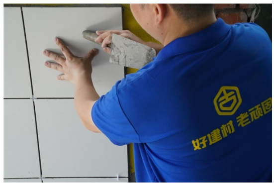 瓷砖胶品牌哪个好？推荐试试老顽固瓷砖胶解决了我的贴砖难题(图2)