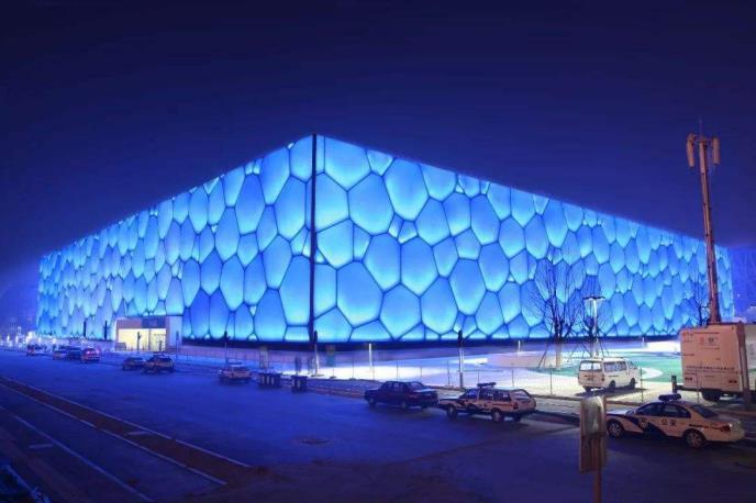 创新践行者亚地斯为标志建筑保障(图1)