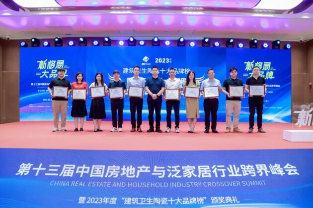一个小动作让这个品牌连续十二届再度问鼎中国陶瓷十大品牌！(图2)
