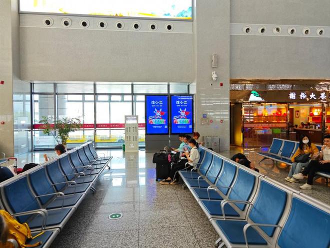 涂料界大动作：中国瓷砖铺贴品牌涂小二高铁广告刷屏了(图1)