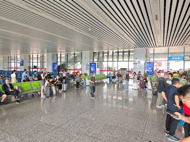 涂料界大动作：中国瓷砖铺贴品牌涂小二高铁广告刷屏了(图3)