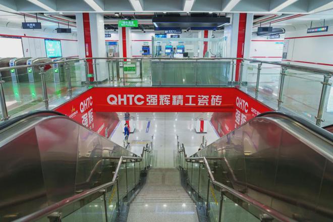 强辉精工瓷砖地铁广告硬核上线再掀起品牌巨浪(图2)