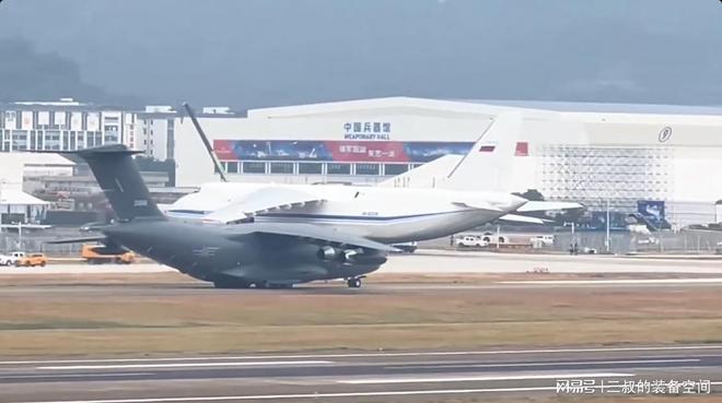 安124和运20同框最大载重量差了三倍运20更像个小孩(图2)