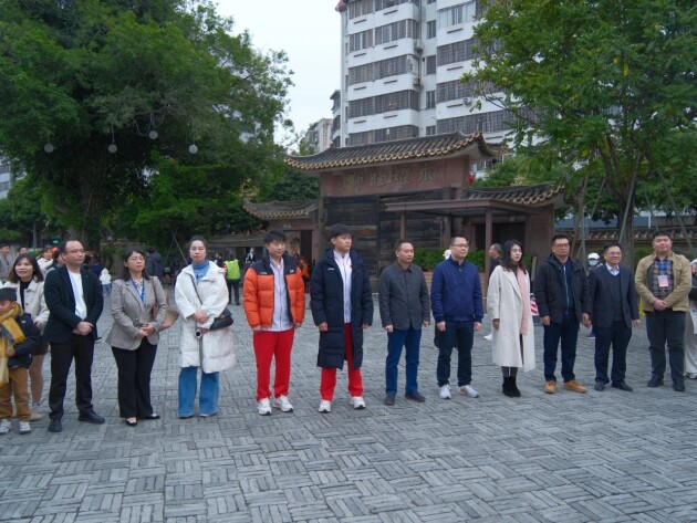奥运冠军来啦！中国男子射击运动员李越宏、刘宇坤走进宏陶瓷砖！(图5)