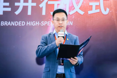 新征程丨“雨虹号”高铁进港！(图2)