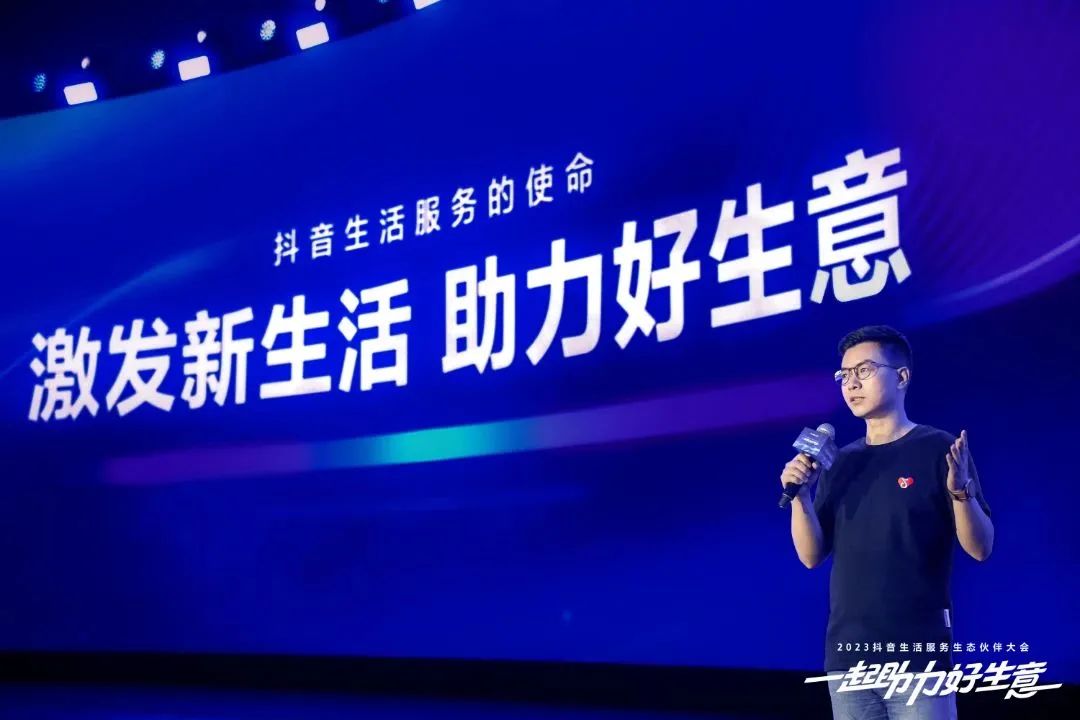 瓷砖品牌上一次这么玩命直播还是口罩期间！(图6)