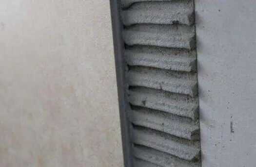贴墙砖用水泥还是用瓷砖胶粘剂好？(图1)
