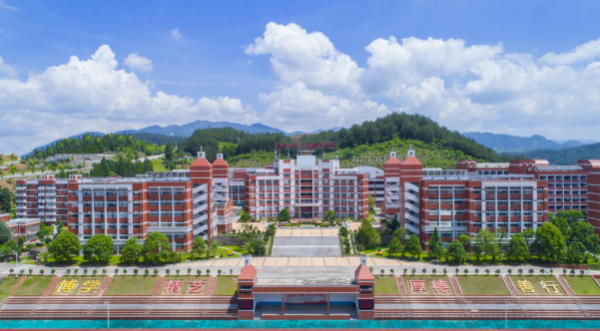 人民论坛调研组福建德化：瓷韵流芳铸就产业与文化新辉煌(图3)
