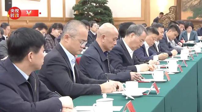 国家举办民营企业座谈会有万吨级铸造3D打印智能工厂的共享集团董事长彭凡等代表参加会议(图1)