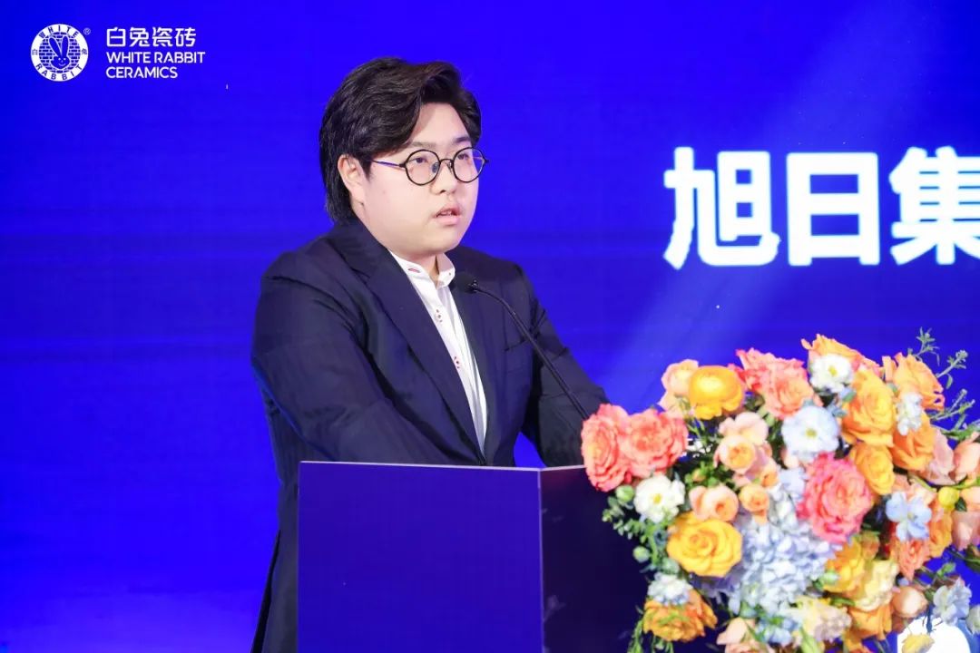白兔瓷砖∣2025年度三砖融和高质量战略发展暨2024年度销售表彰大会隆重举行(图2)