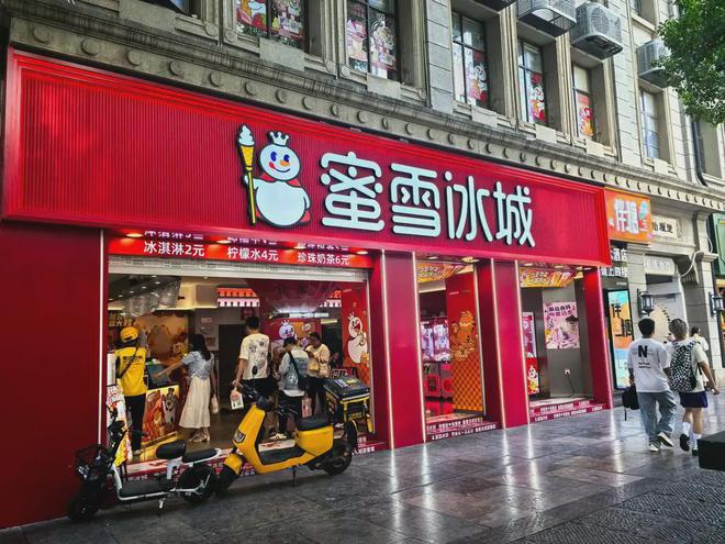 说说燕郊广告牌事件：喜欢瞎折腾的地方都有三大特征(图1)