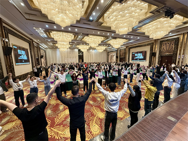 坚定坚韧勇立潮头QD瓷砖2025精英特训营顺利召开(图3)
