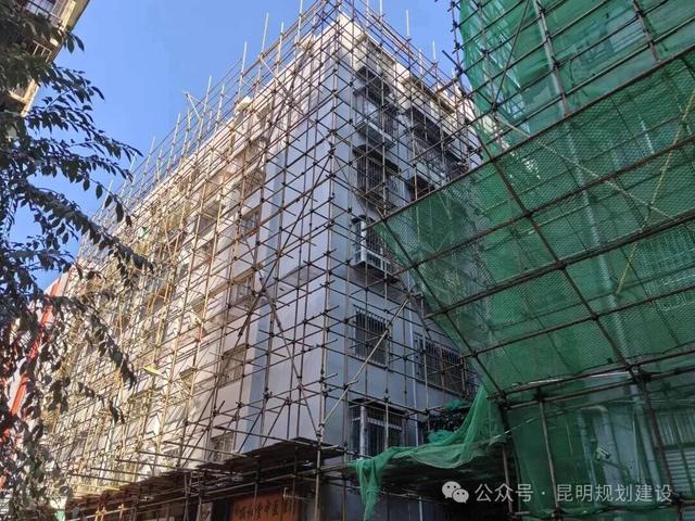 多个老旧小区换“新皮肤”居民：出门再也不心慌(图1)