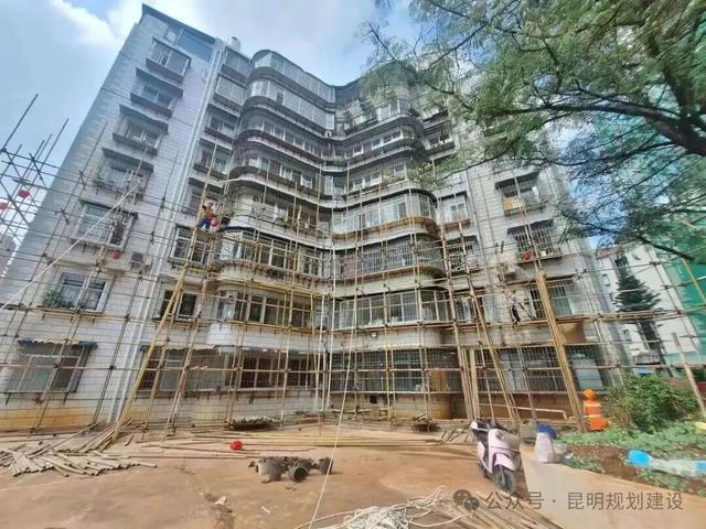 多个老旧小区换“新皮肤”居民：出门再也不心慌(图2)