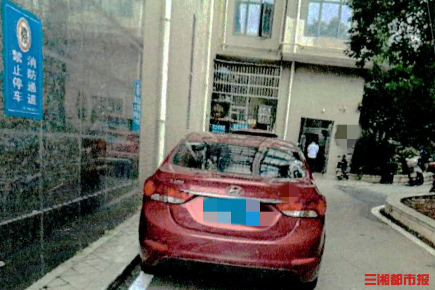 小车停消防通道遭天降瓷砖砸伤保险公司起诉物业公司追偿被驳回(图1)