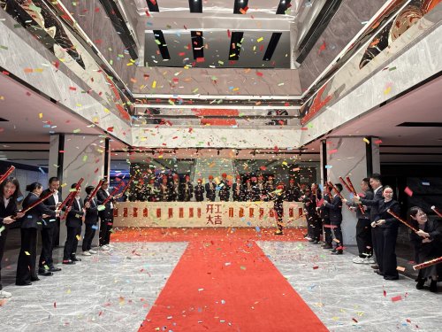 开新聚能！QD瓷砖敲响新总部装修动工第一锤！(图2)