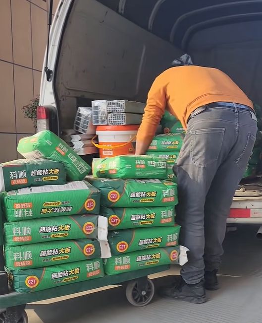 大板铺贴“掉砖焦虑”如何破？科顺超能粘大板瓷砖胶强势破局(图2)