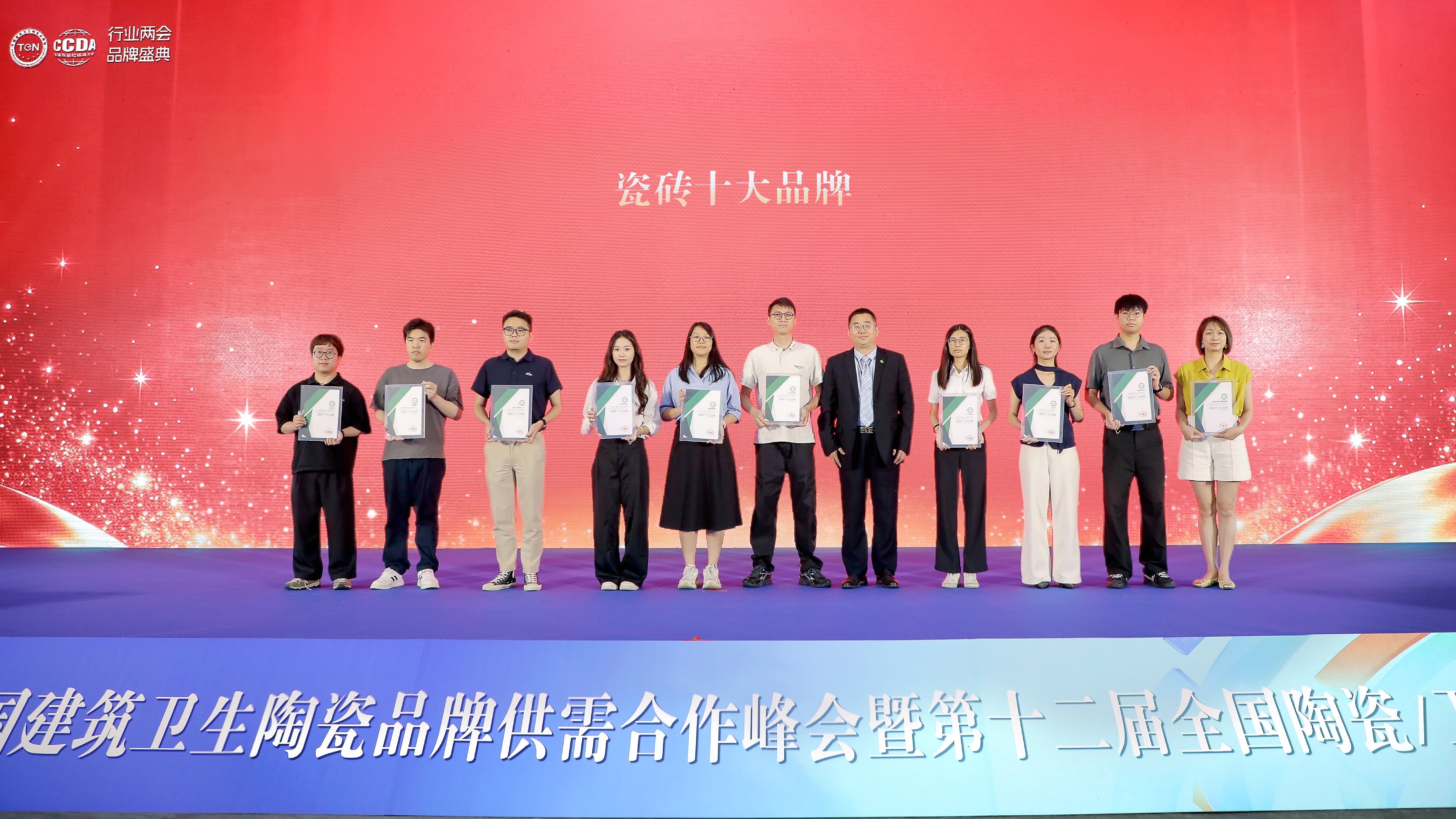 模式制胜品质领跑：宏陶瓷砖连续跻身“瓷砖十大品牌”(图1)