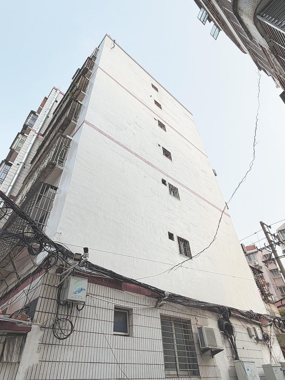 老旧小区外墙瓷砖空鼓脱落多方合力破解“悬在城市上空的痛”(图2)